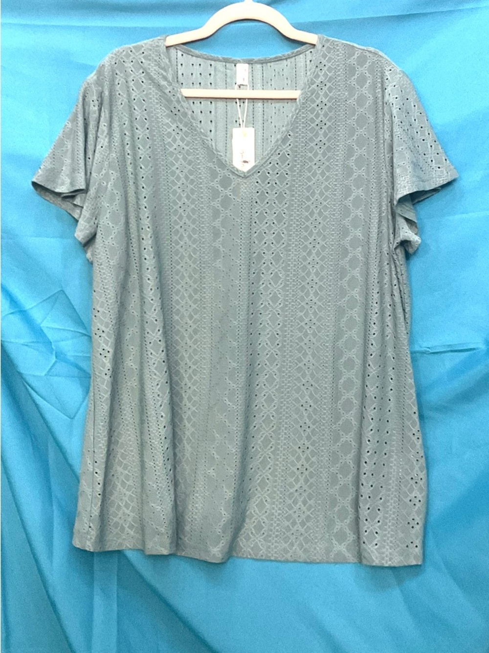 Women's V-Neck Eyelet Knit Top - 24" p2p, 28" length